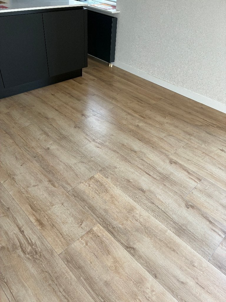 Gratis afhalen laminaat BBX Major kleur Oak Beige ca 50 m2., Diensten en Vakmensen, Vloerleggers en Parketteurs, Laminaat of Parket