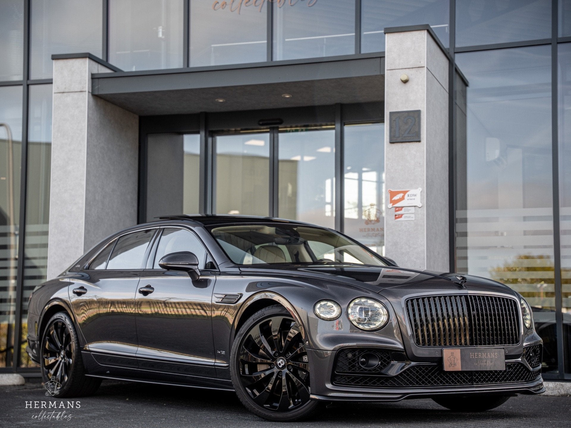 Bentley Flying Spur 6.0 W12 First Edition / Blackline / B&O, Auto's, Bentley, Automaat, Dealer onderhouden, Gebruikt, 12 cilinders