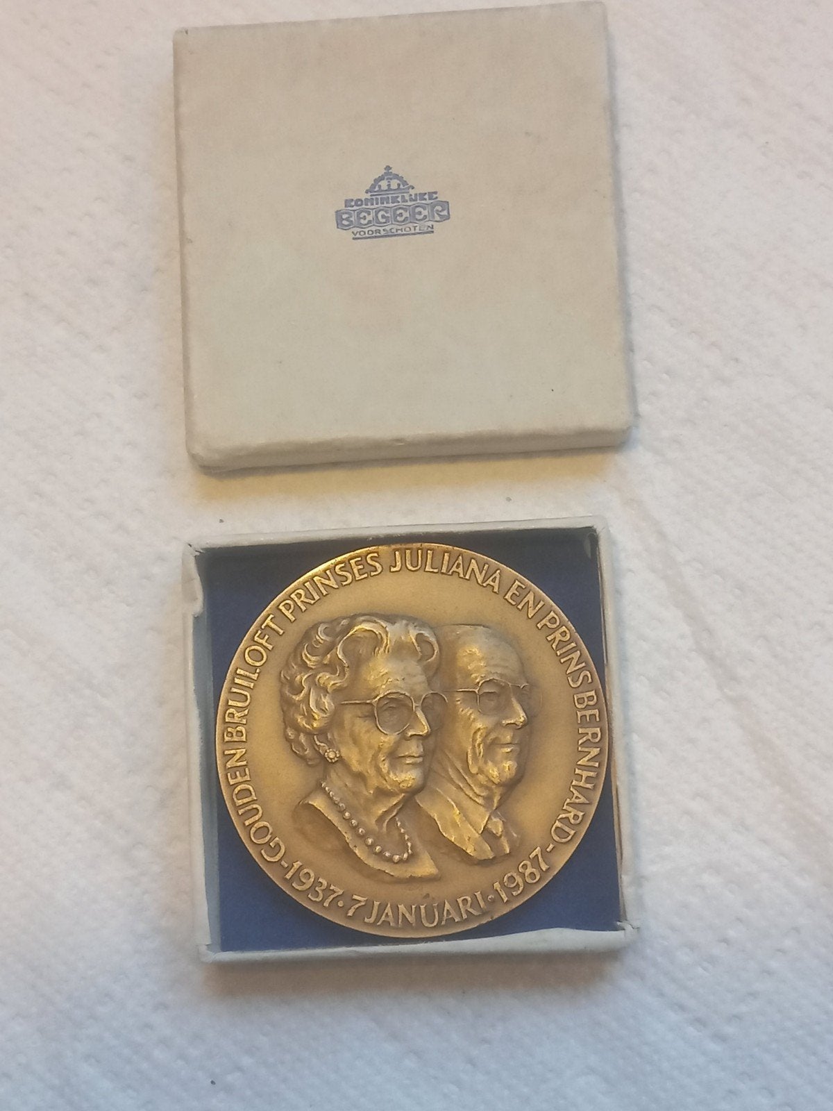 Penning Gouden Bruiloft Juliana en Bernhard 1937-1987, Postzegels en Munten, Penningen en Medailles, Ophalen of Verzenden, Overige materialen