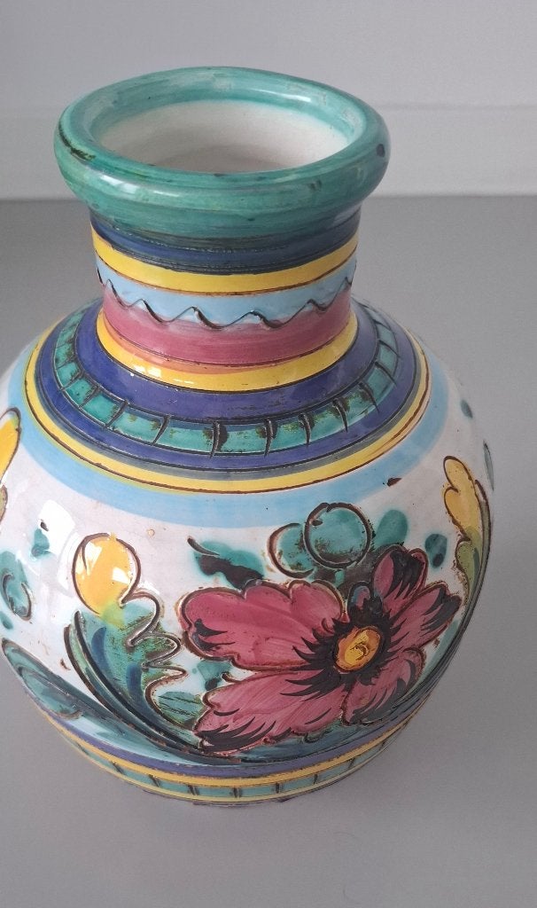 Handbeschilderde Majolica Italiaanse vaas met rijk reliëf, Antiek en Kunst, Ophalen of Verzenden