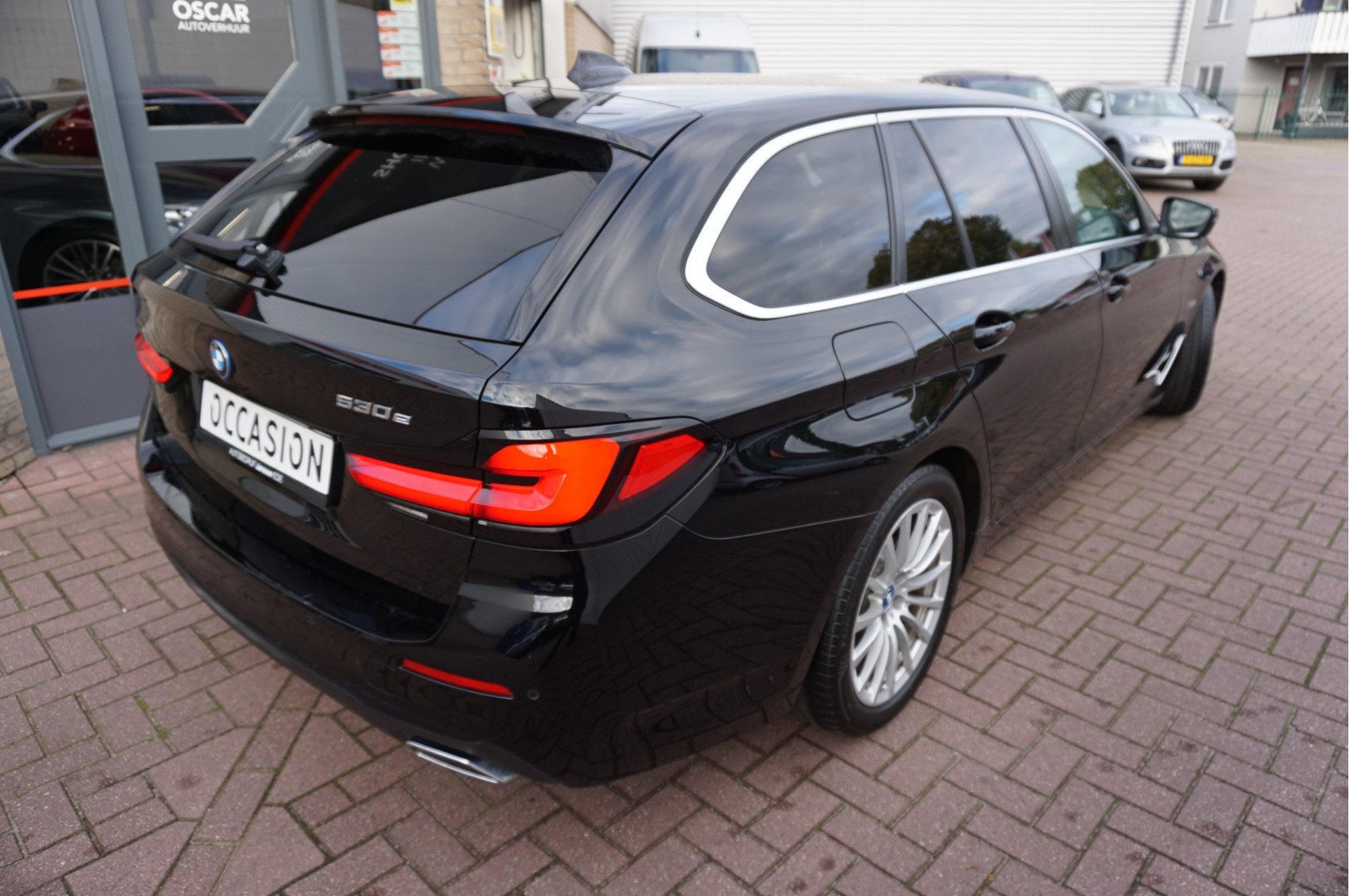 BMW 5 Serie Touring 530e Business Edition Plus Sensatec, Achterwielaandrijving, Gebruikt, 4 cilinders, Hybride Elektrisch/Benzine