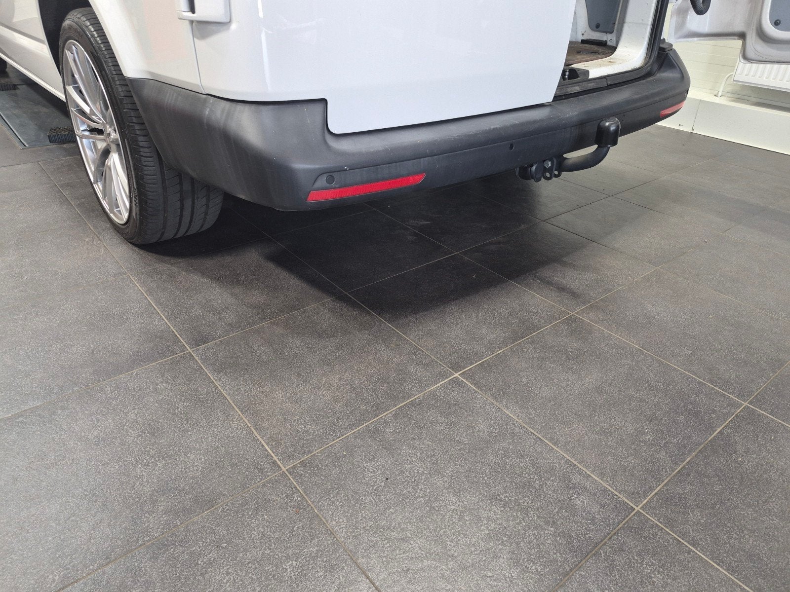 Achterbumper Transporter T6.1 met parkeersensoren, Auto-onderdelen, Carrosserie en Plaatwerk, Gebruikt, Volkswagen, Ophalen of Verzenden