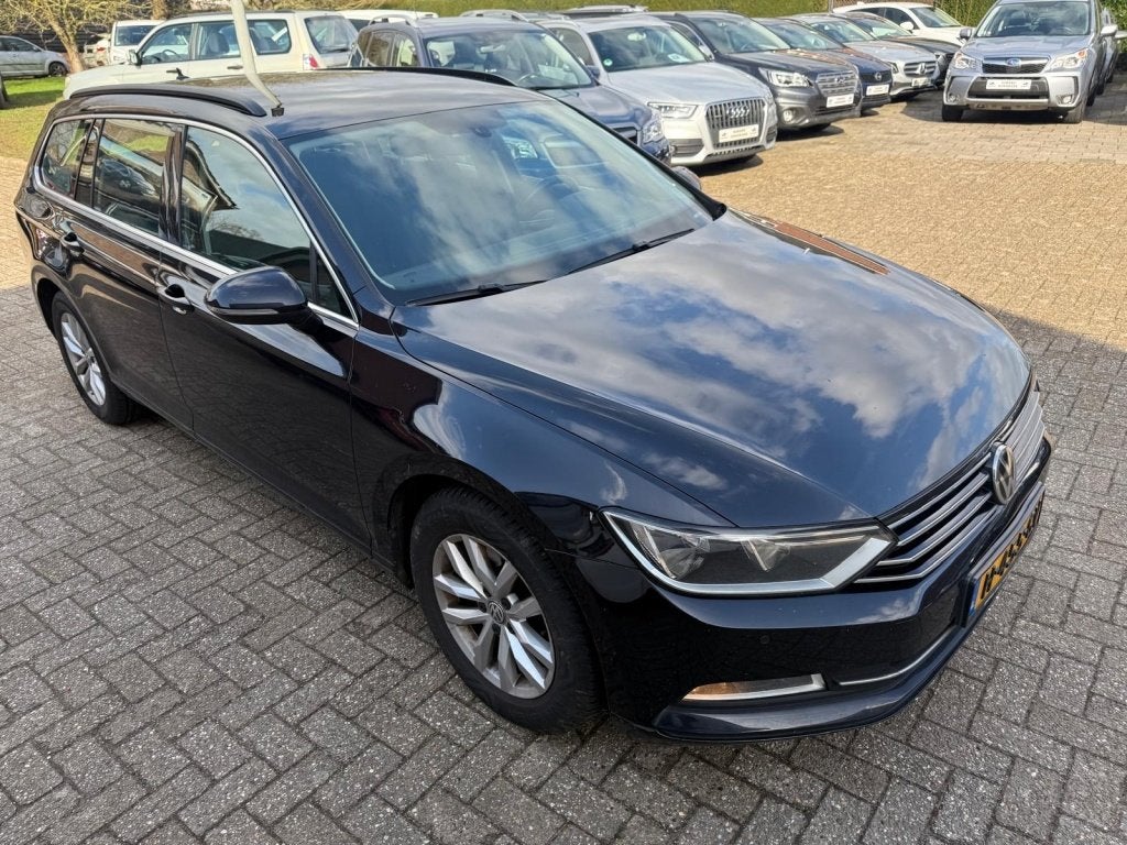 Volkswagen Passat Variant 1.6 TDI Highline (bj 2015), Auto's, Gebruikt, Euro 6, 4 cilinders, Zwart