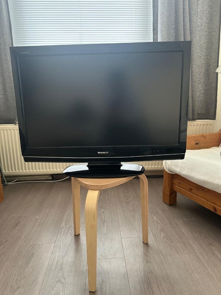MOET WEG - Sharp LCD COLOUR TV 42 inch, Ophalen, Gebruikt, 50 Hz, 80 tot 100 cm