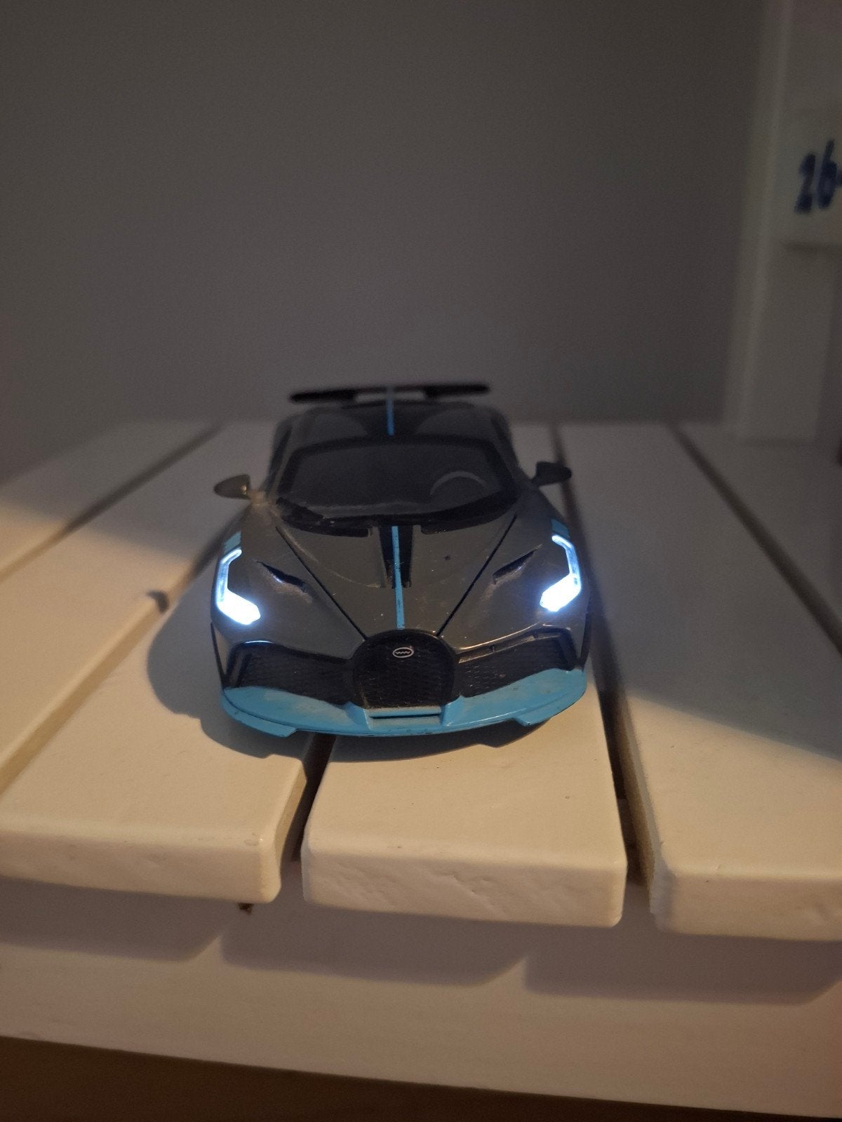 Bugatti Divo modelauto met licht en geluid, Ophalen of Verzenden, Zo goed als nieuw