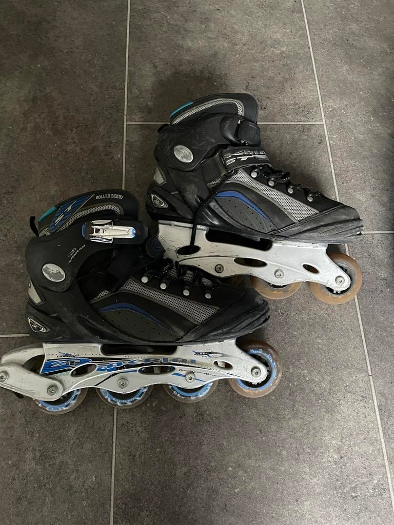 Zwarte skates maat 40 / UK 7, Ophalen of Verzenden, Gebruikt, Inline skates 4 wielen, Overige merken