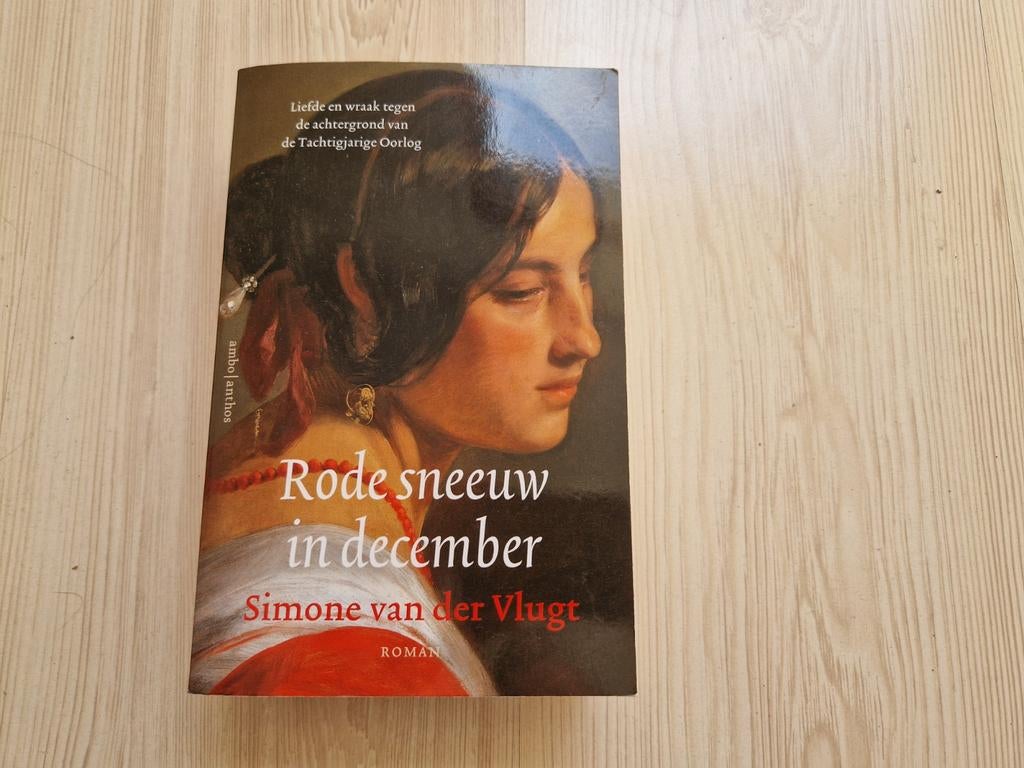 Rode sneeuw in december - Simone van der Vlugt, Boeken, Ophalen of Verzenden, Gelezen, Simone van der Vlugt