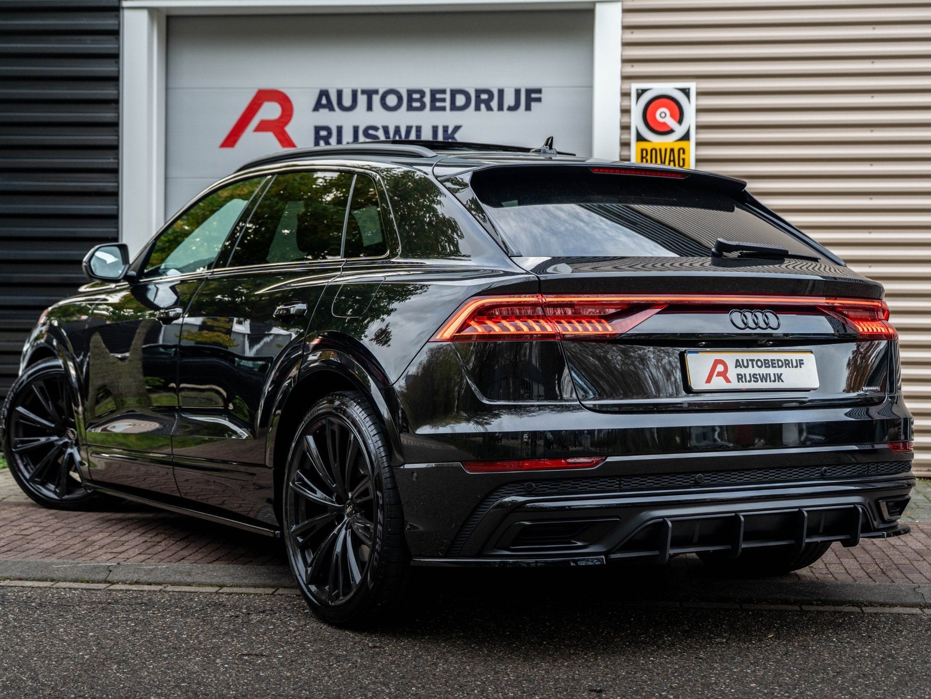 Audi Q8 55 TFSI e quattro S-Line Pano/360/HuD/Keyless, Auto's, Automaat, 14 kWh, Gebruikt, Euro 6