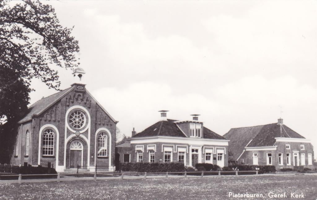 Pieterburen.  Geref. Kerk.  **, Verzamelen, Ansichtkaarten | Nederland, Ophalen of Verzenden, 1940 tot 1960, Ongelopen, Groningen