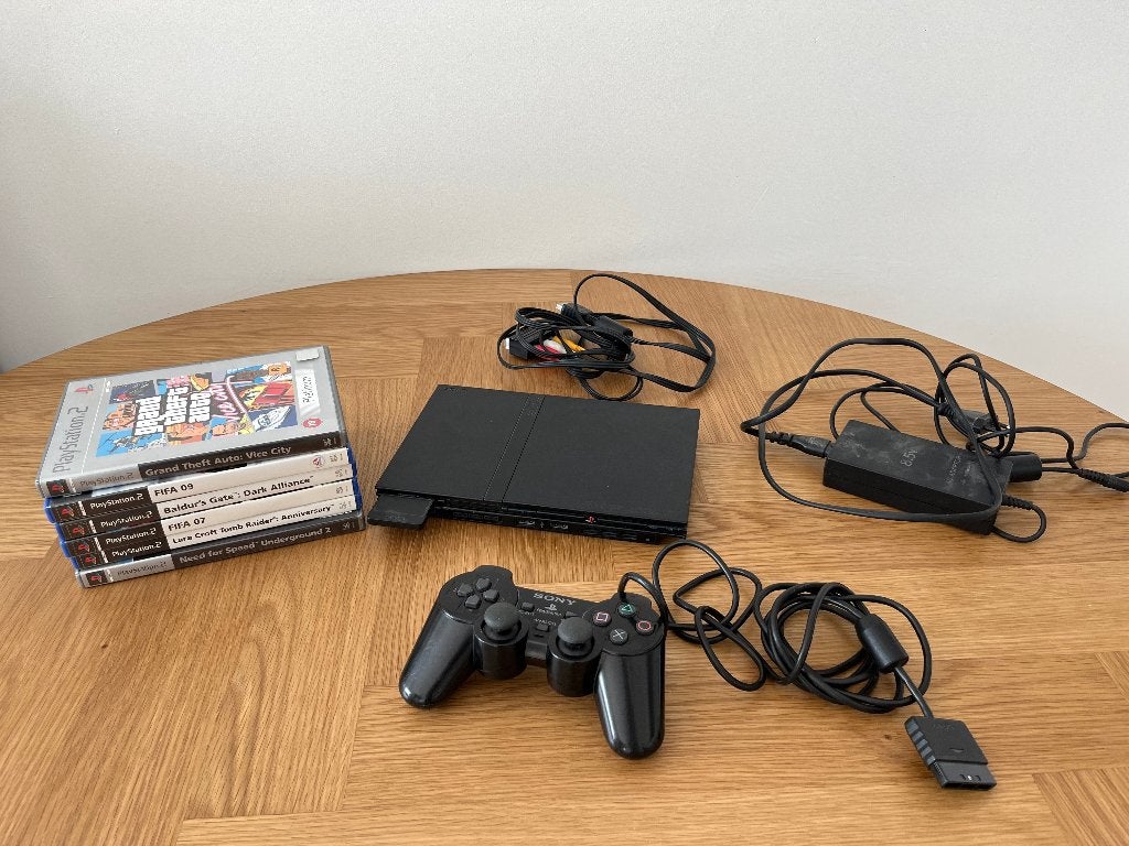 Playstation 2 Slim, Gebruikt, Verzenden, Zwart, Met games