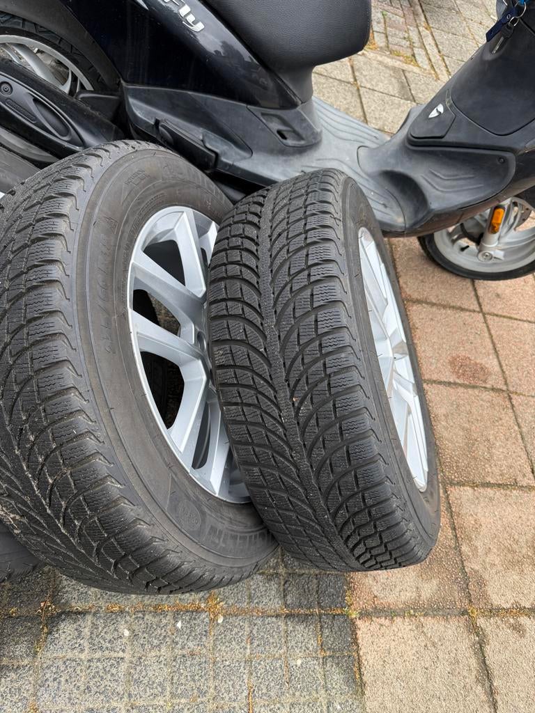 Set van 4 Michelin winterbanden op Volvo xcvelgen 235/60 R18, Auto-onderdelen, Banden en Velgen, Ophalen, 18 inch, Gebruikt, Banden en Velgen