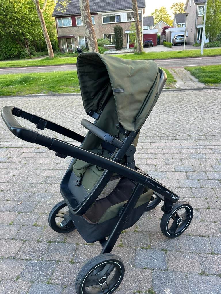 Dubatti two donker groen kinderwagen, Ophalen, Gebruikt