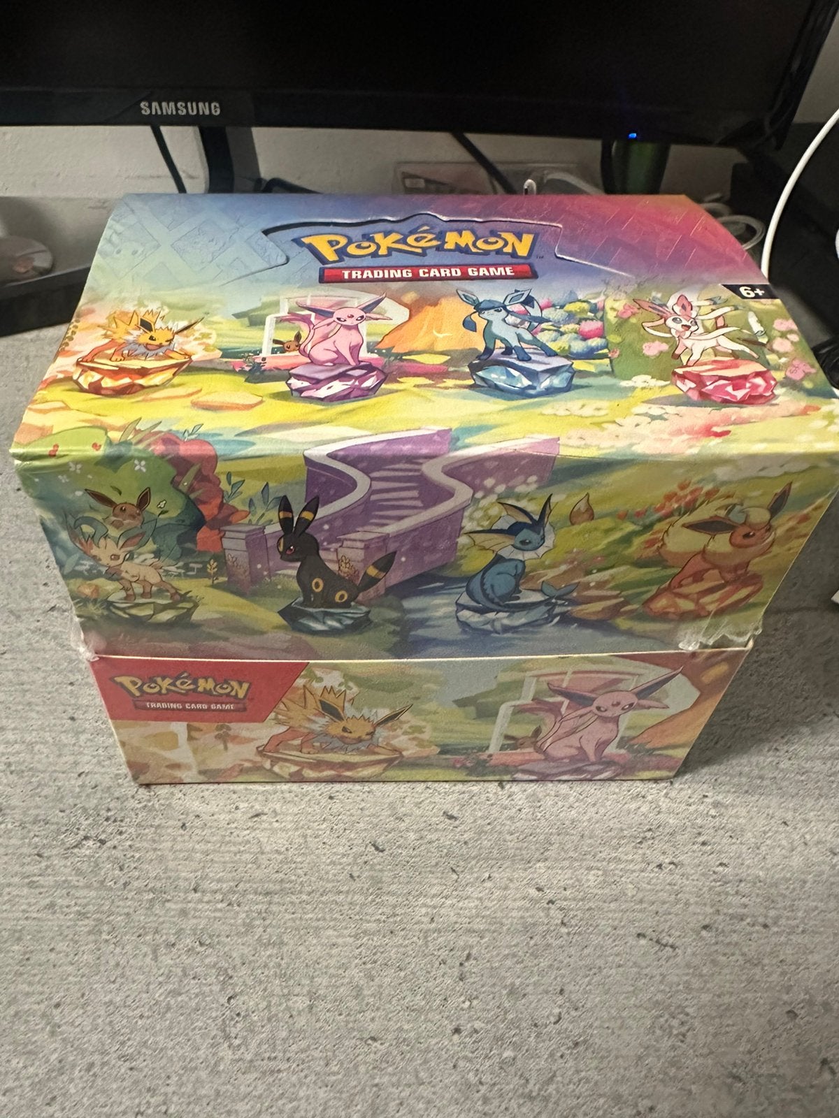 Pokémon TCG  Prismatic Evolutions Tin Display, Ophalen of Verzenden, Zo goed als nieuw, Overige typen