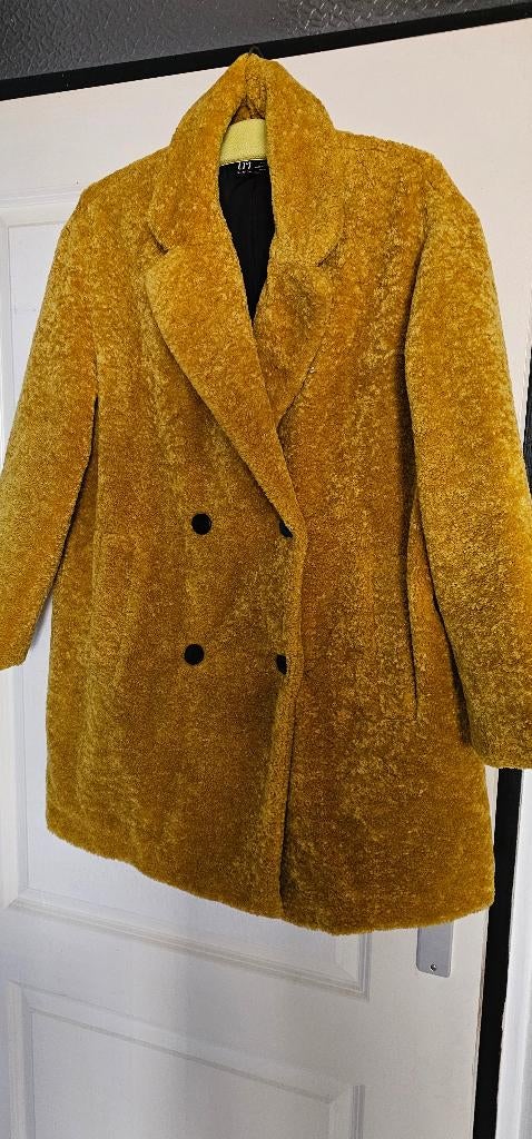 Okergele teddy winterjas, maat L. ZARA., Kleding | Dames, Jassen | Winter, Maat 38/40 (M), Zara, Geel, Ophalen of Verzenden