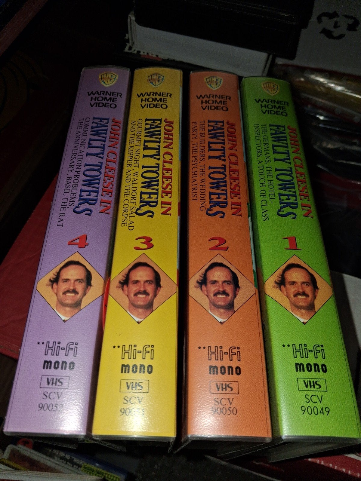 4 Vhs - Fawlty Towers, Alle leeftijden, Ophalen of Verzenden, Zo goed als nieuw, Stand-up of Theatershow