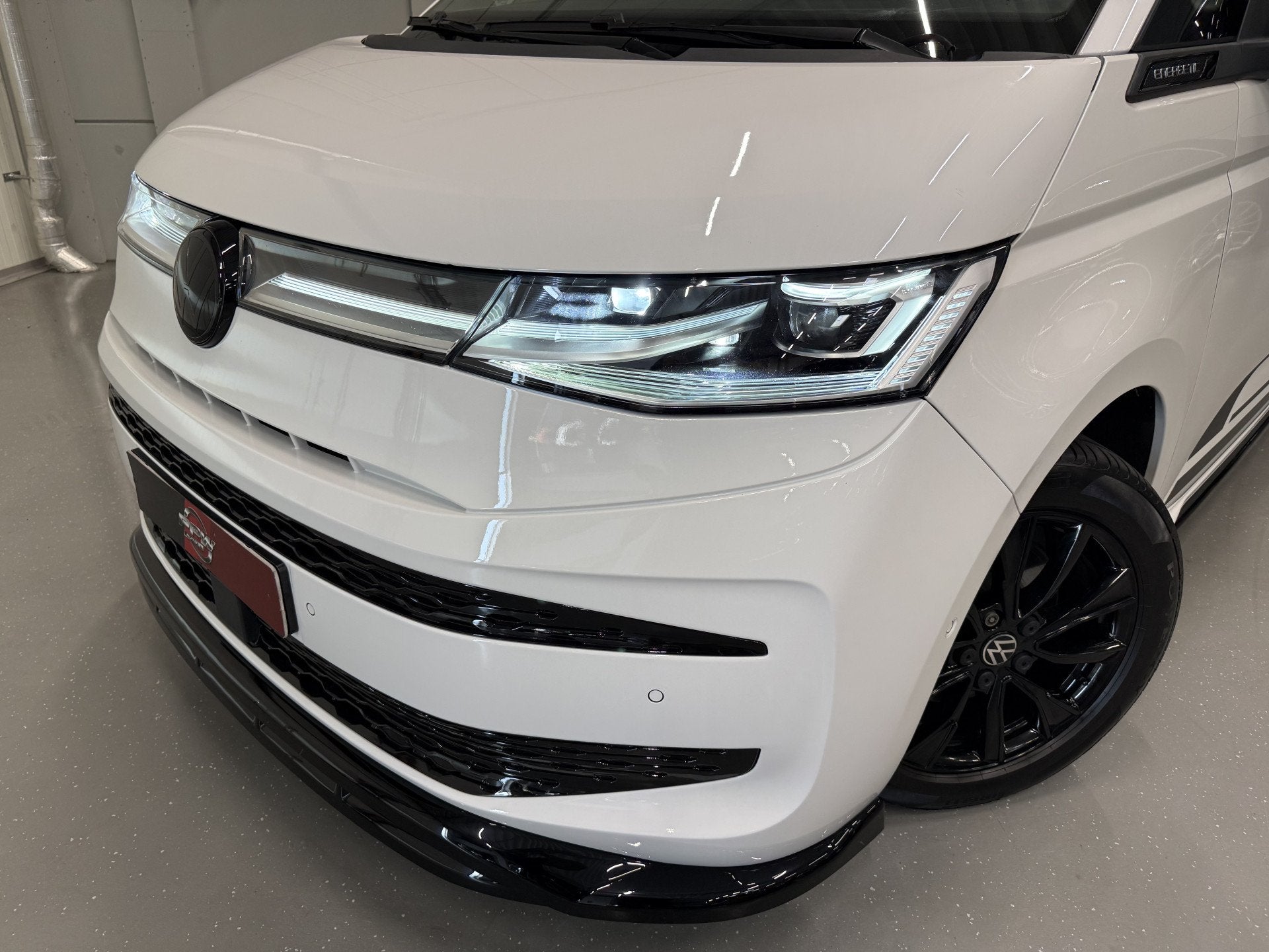 Volkswagen Multivan 1.4 eHybrid L2 EDITION PANO/BODYKIT/TREK, Auto's, Gebruikt, Zwart, Met garantie (alle), 7 stoelen