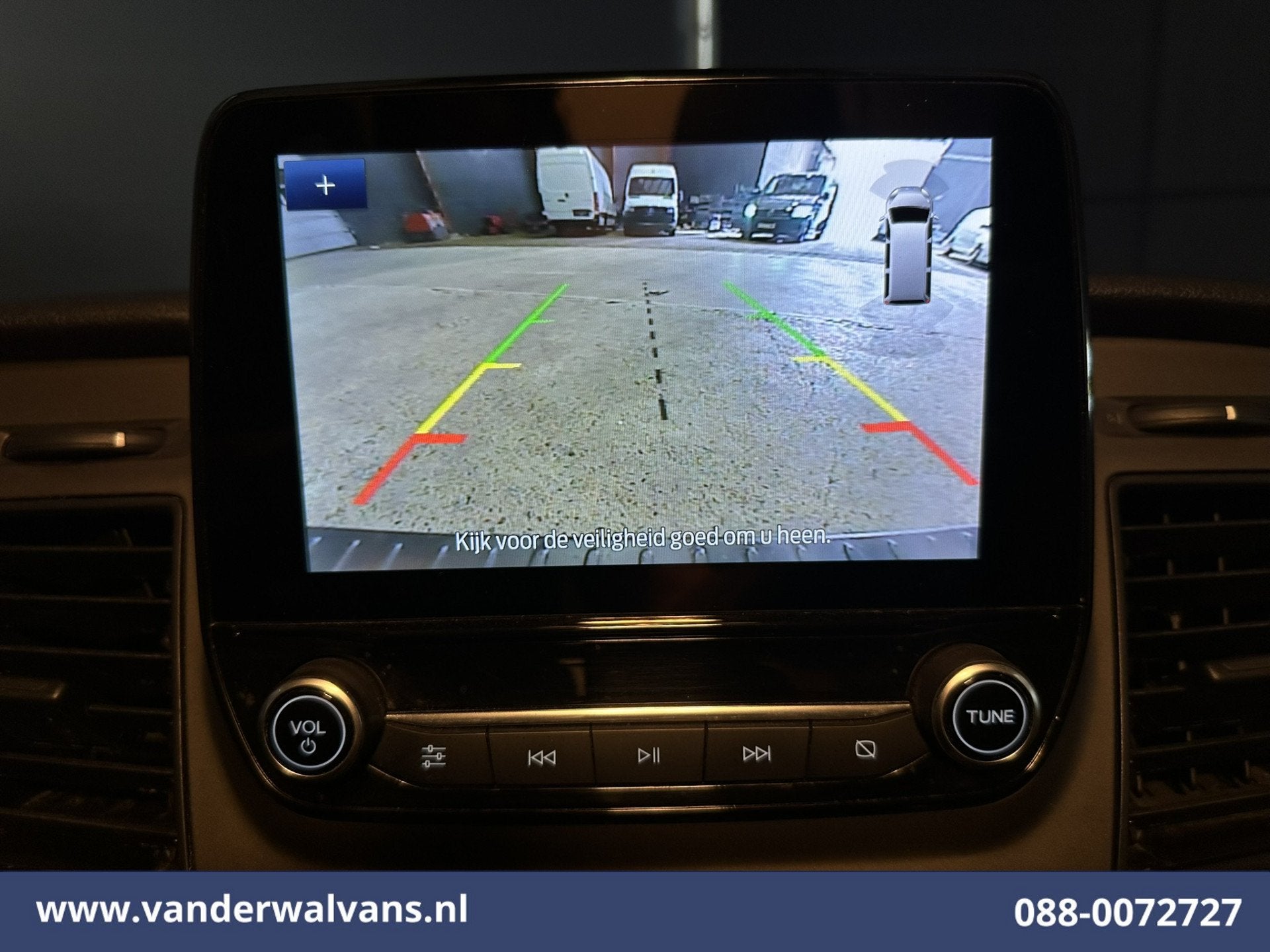 Foto 3 van Ford Transit Custom 2.0 TDCI L2H1 Euro6 Airco | Camera | Nav