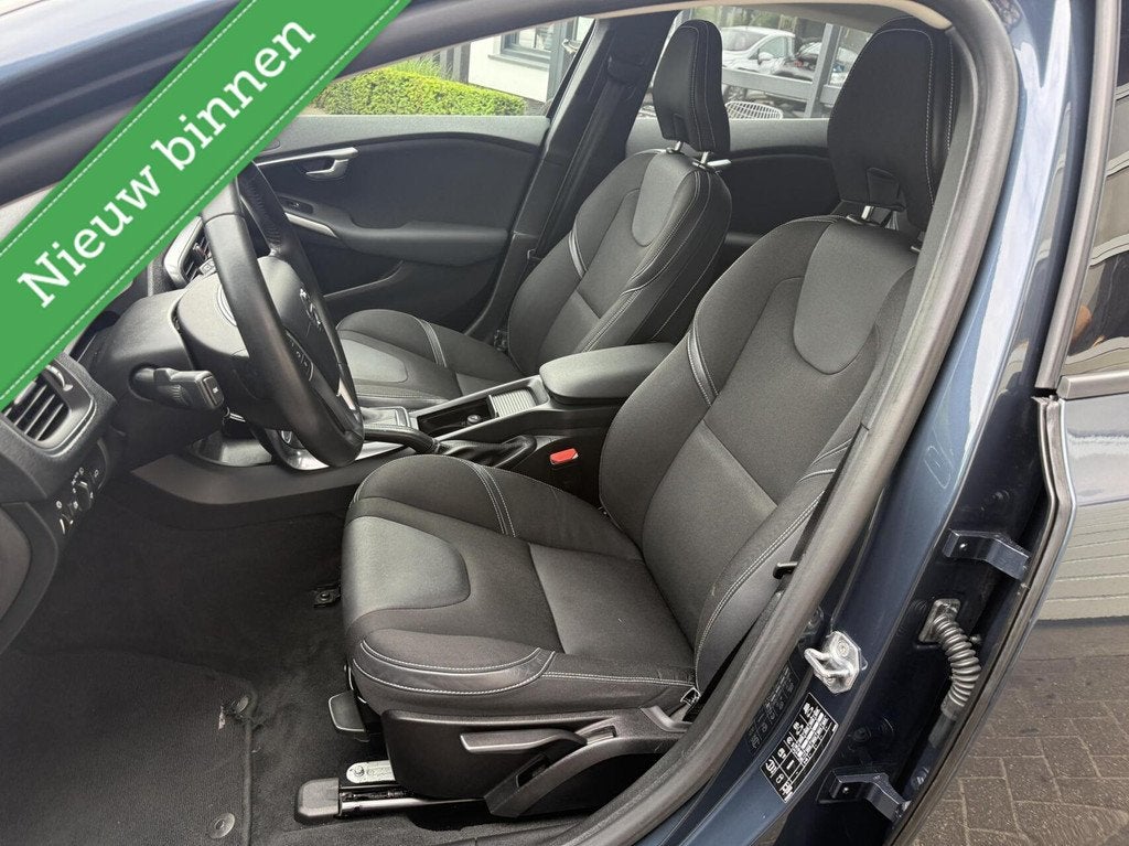 Volvo V40 1.5 T2 Nordic+ TH/STANDKACHEL *ALL-IN PRIJS*, 12 maanden, 4 cilinders, Blauw, Leder en Stof