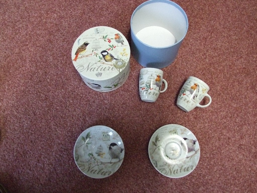 Kadodoos met 2 espresso kop en schotels Dora Papis, Nieuw, Ophalen of Verzenden, Overige stijlen, Kop(pen) en/of Schotel(s)