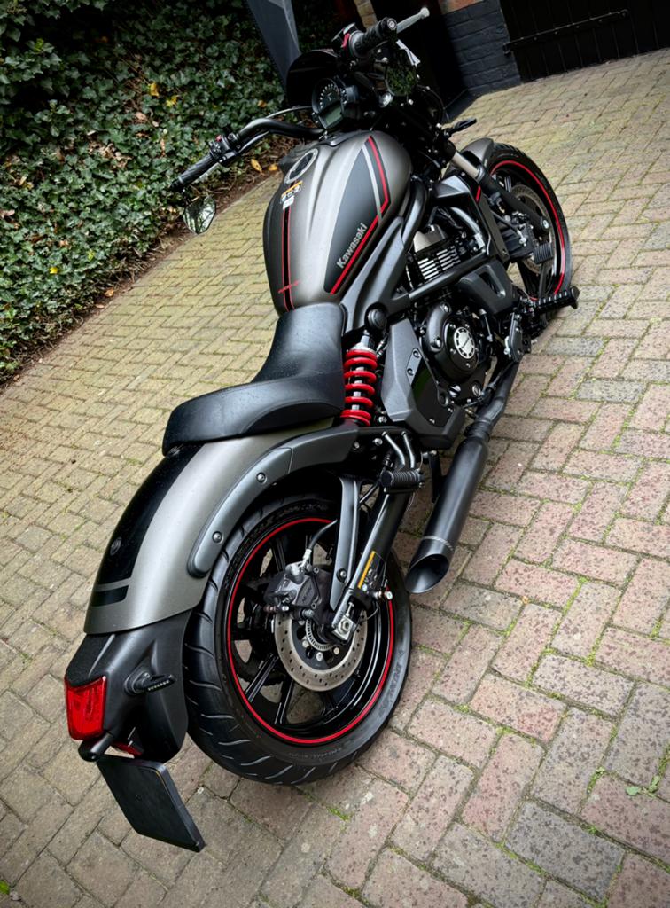 Zeer mooie Kawasaki Vulcan S 650 Special Edition Matte Grey, 2 cilinders, Occasion, Chopper, Bedrijf