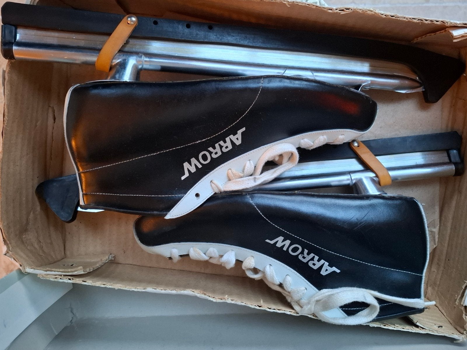 Arrow schaatsen maat 42 in doos, Sport en Fitness, Overige merken, Combinoren, Ophalen of Verzenden, Zo goed als nieuw