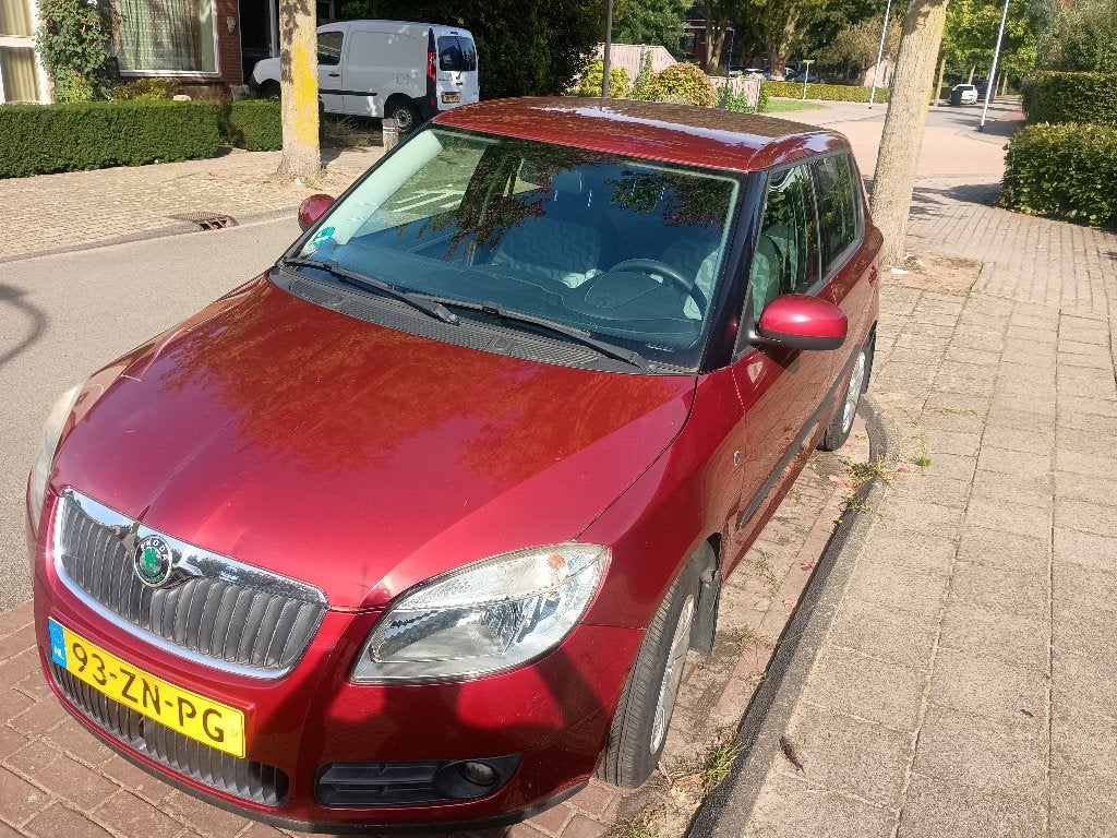 Skoda Fabia 1.6 16V 77KW 2008 Rood, Auto's, Stof, 40 €/maand, Handgeschakeld, Grijs