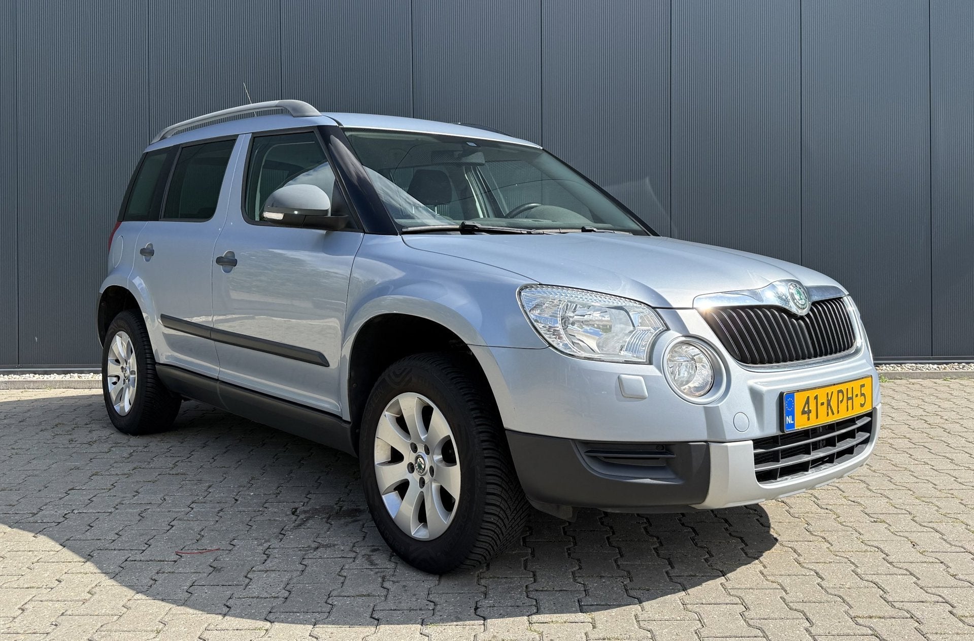Skoda Yeti 1.2 TSI Active Plus Airco Cruise Trekhaak APK, Auto's, Voorwielaandrijving, Euro 5, Gebruikt, Zwart