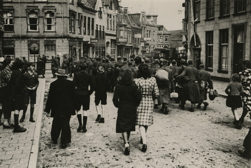 delfzijl, Verzamelen, Ophalen of Verzenden, 1940 tot 1960, Zo goed als nieuw, Foto