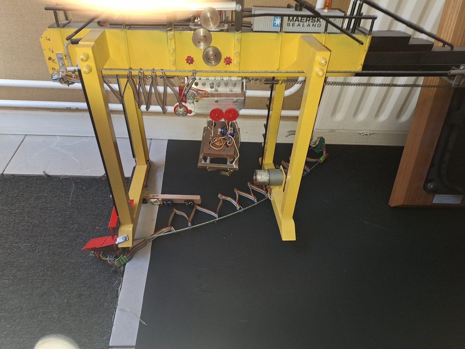 Model Havenkraan met Maersk Sealand Container, Ophalen, Zo goed als nieuw, Groter dan 1:32, Overige merken