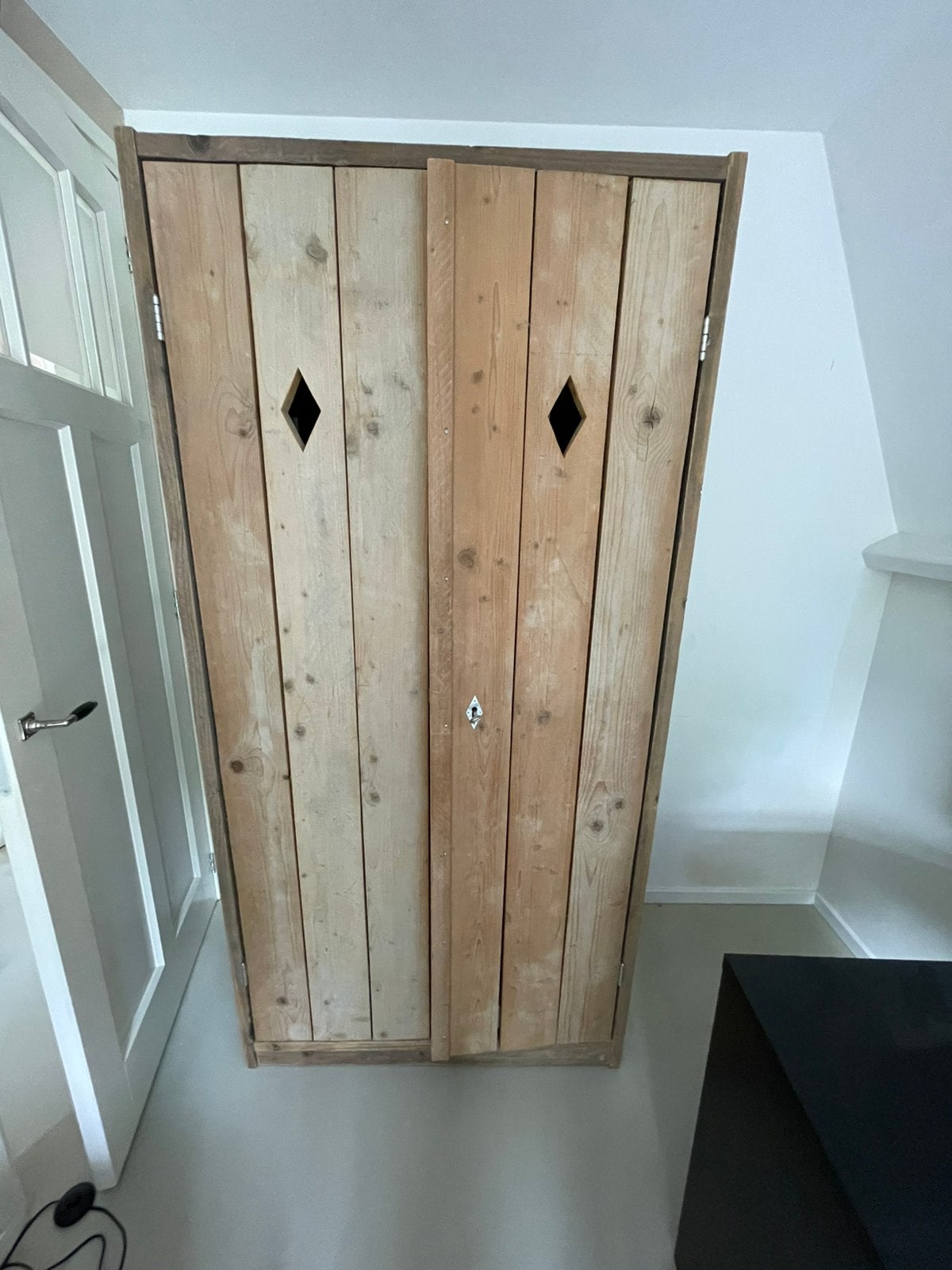 Stoere Houten kledingkast met planken en hangruimte, Huis en Inrichting, Met plank(en), Gebruikt, 150 tot 200 cm, 25 tot 50 cm