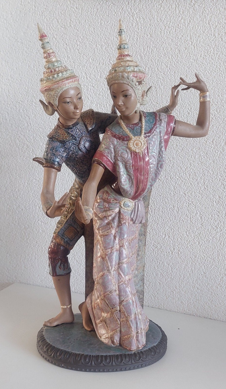 Lladró Thaise dansers by Vicente Martinez, 1974, Antiek en Kunst, Ophalen, Groep mensen, Handgemaakt, 50 - 100 cm