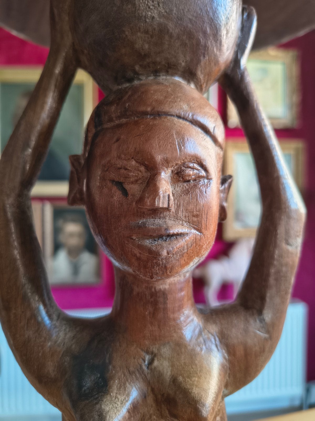 Zeldzaam Makonde-beeld: Vrouwelijke schaaldraagster
Herkomst, Antiek en Kunst, Ophalen of Verzenden