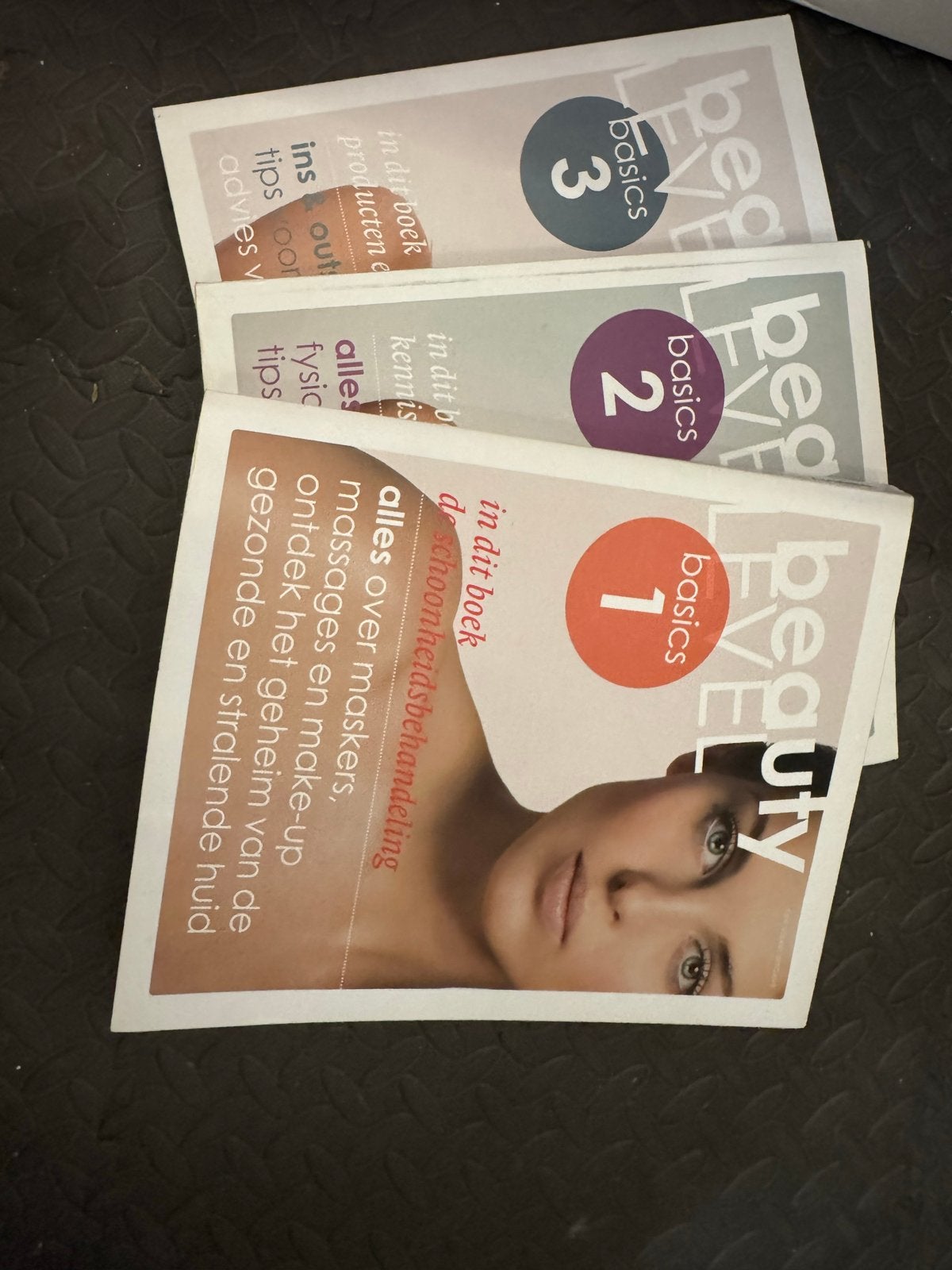 Beauty Level Basics 1, 2 en 3, Boeken, Ophalen of Verzenden, Zo goed als nieuw, Overige typen
