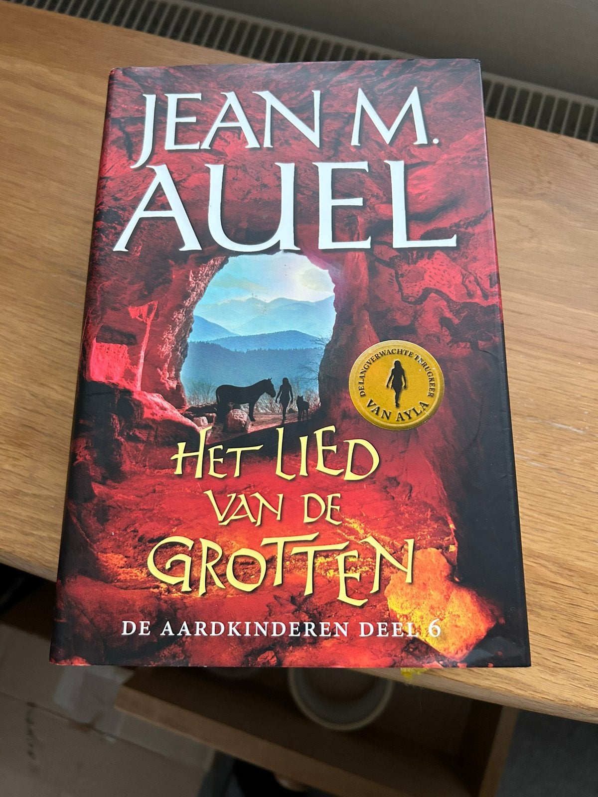 Jean M Auel Het Lied Van De Grotten, Ophalen of Verzenden, Zo goed als nieuw