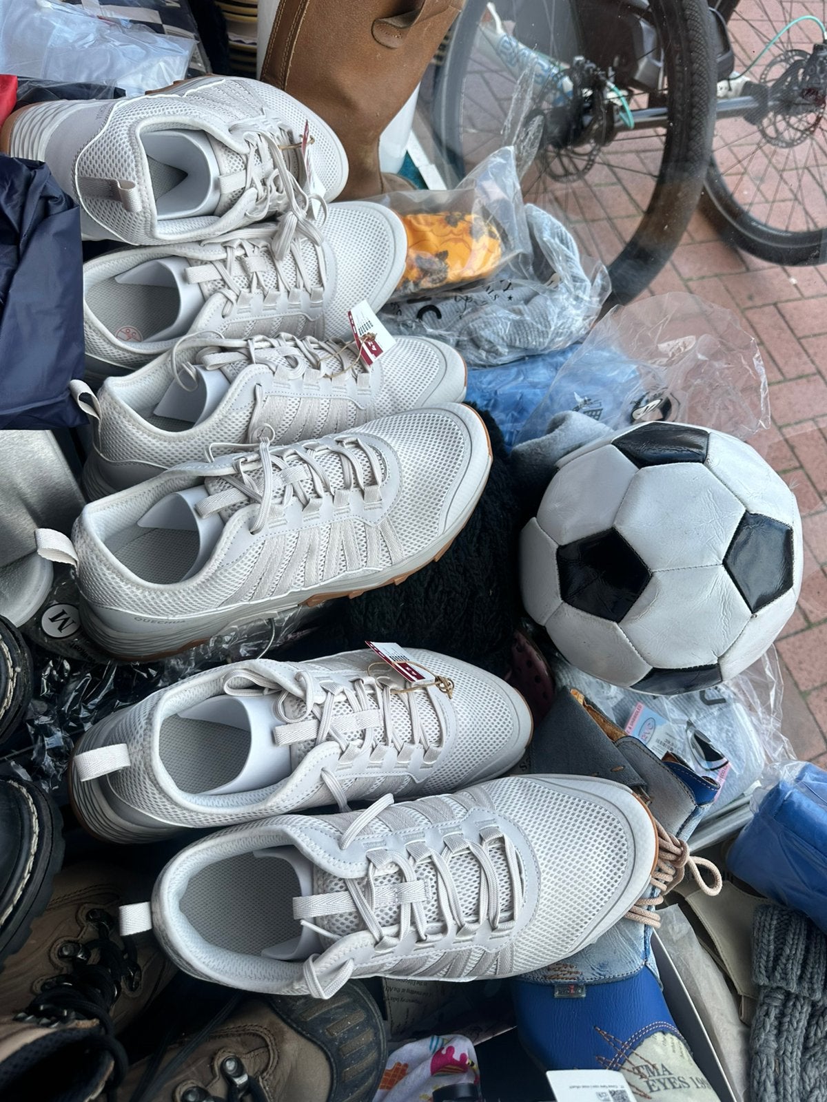 Partij Sport Schoenen 650 stuks €12 per stuk, Schoenen, Nieuw, Maat L, Ophalen of Verzenden