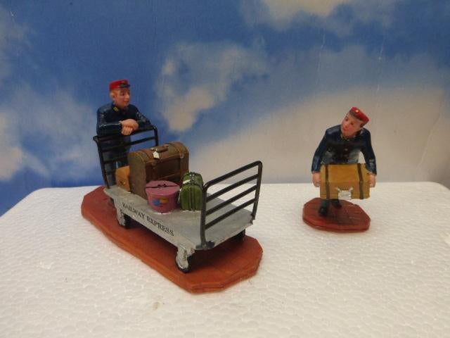 lemax bagage handlers kerstdorp poppetjes figurines kerst, Diversen, Kerst, Ophalen of Verzenden, Gebruikt