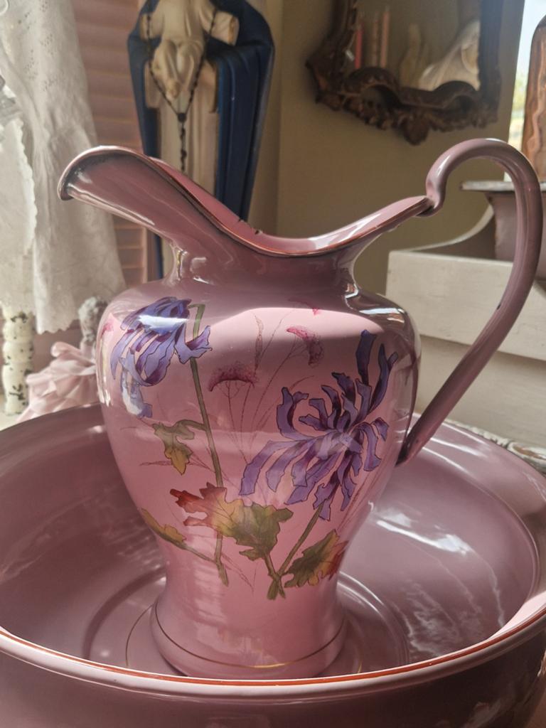 Roze emaille gebloemde lampetstel  met zeep en kammenbakje, Antiek en Kunst, Antiek | Emaille, Ophalen of Verzenden