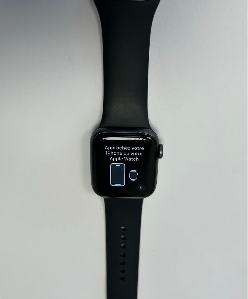 Apple Watch SE 40mm - Black, Sieraden, Tassen en Uiterlijk, Smartwatches, Zwart, IOS, Ophalen of Verzenden, Waterdicht