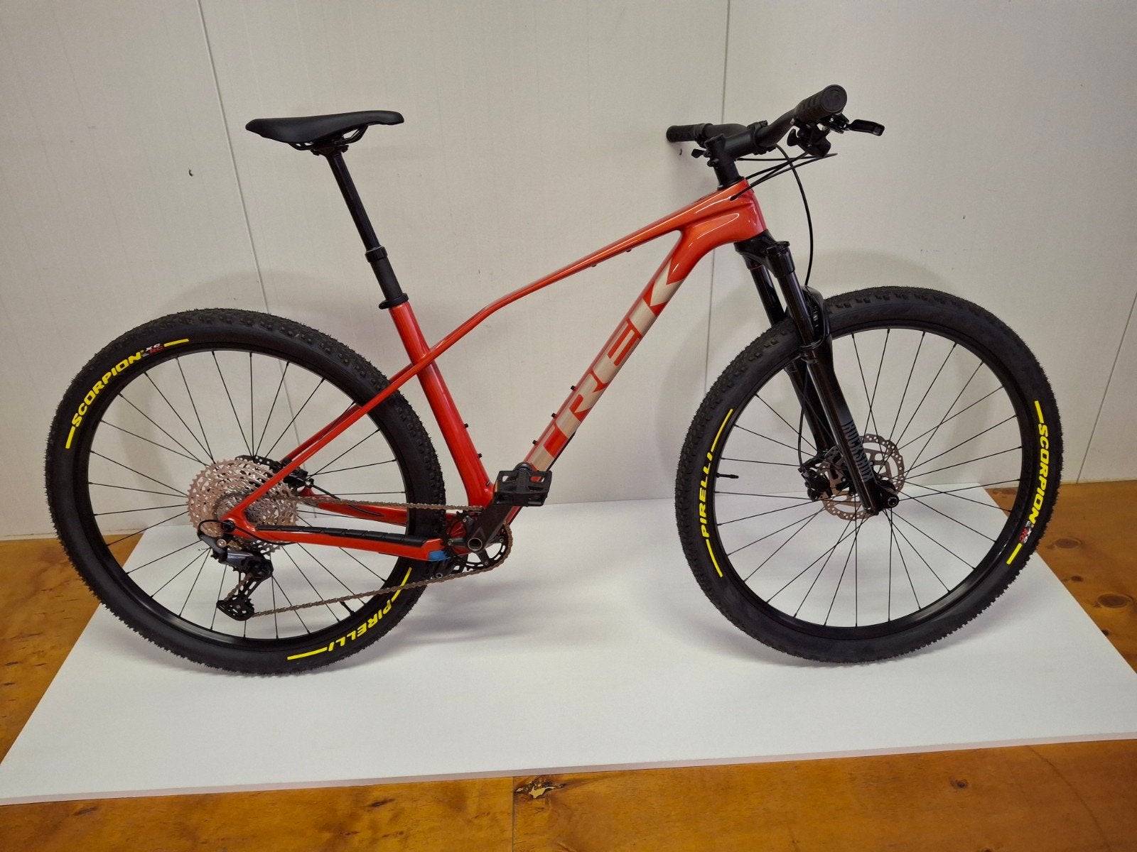 Nieuwe Trek procaliber 9.5 gen 3 mountainbike Maat L €1300, Vering, Nieuw, 15 tot 20 versnellingen, Ophalen