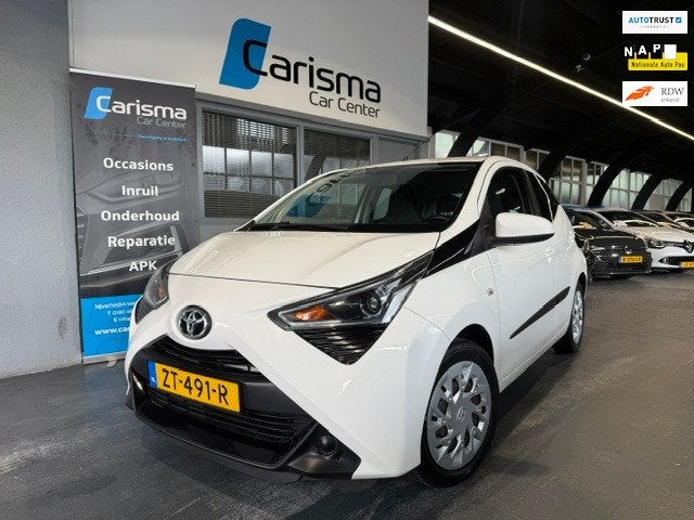Toyota Aygo 1.0 VVT-i x-play limited Carplay|Cruise|Camera, Voorwielaandrijving, Gebruikt, Euro 6, 4 stoelen