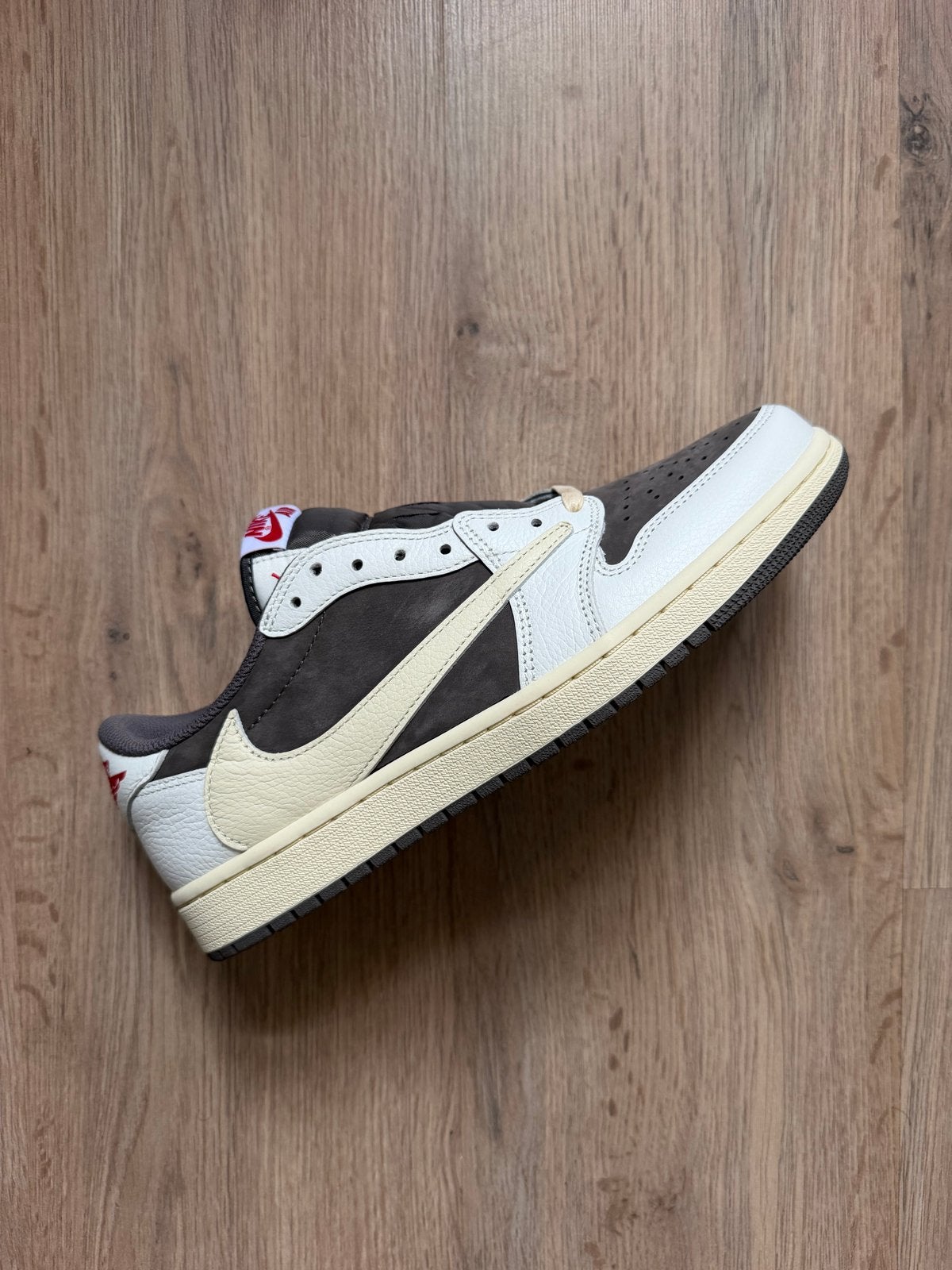 Travis Scott x Air Jordan 1 Retro Low OG Reverse Mocha, Ophalen, Zo goed als nieuw, Bruin, Sneakers of Gympen