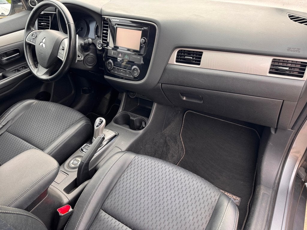 Mitsubishi Outlander 2.0 PHEV instyle+ |RIJD PERFECT|, 4 cilinders, Met garantie (alle), Leder en Stof, Vierwielaandrijving
