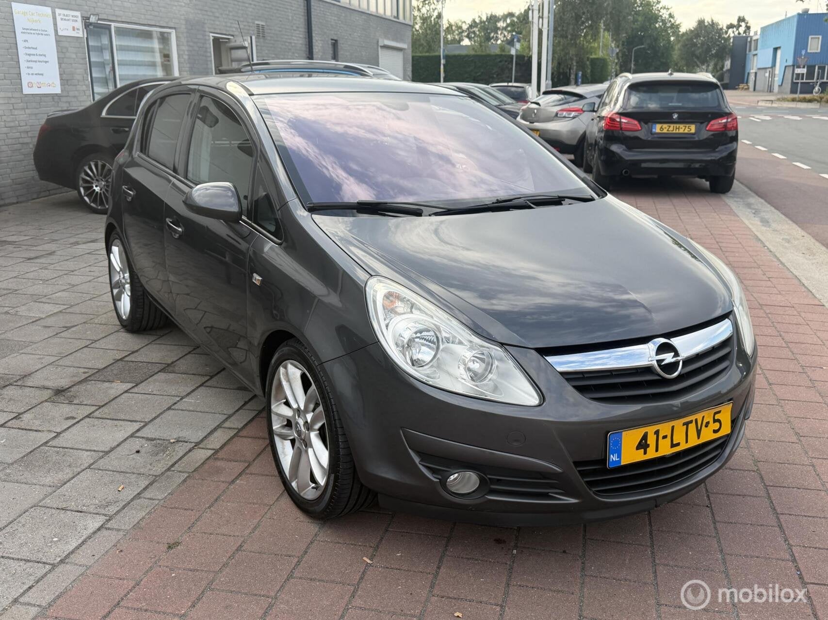 Opel Corsa 1.4-16V Cosmo, Voorwielaandrijving, Euro 5, Gebruikt, 4 cilinders