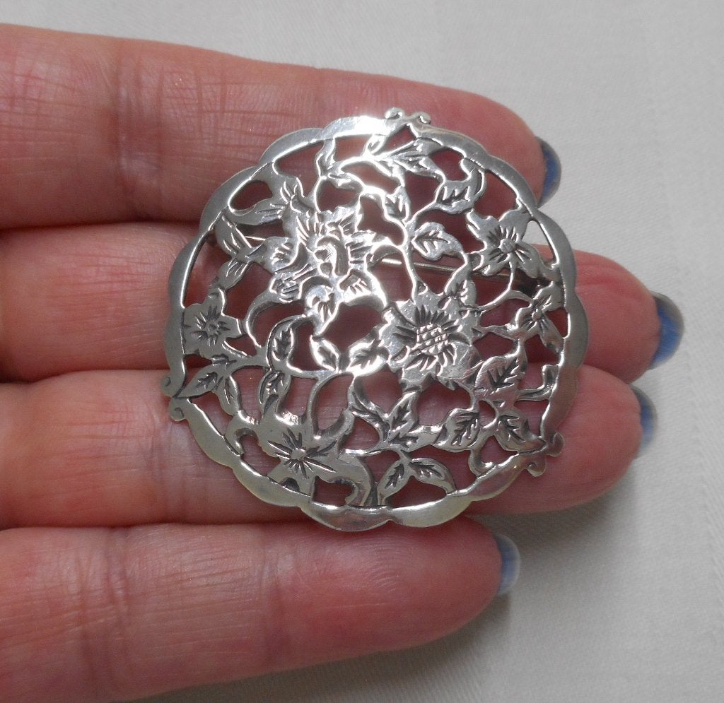 Zilveren vintage broche Niekerk nr.1359