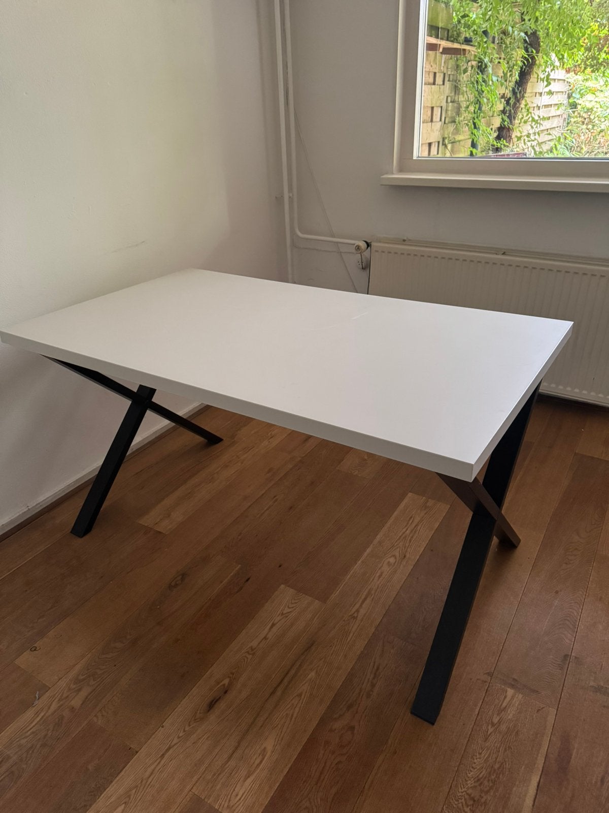 Skalsta tafel ikea, Huis en Inrichting, Bureaus, Ophalen, Zo goed als nieuw