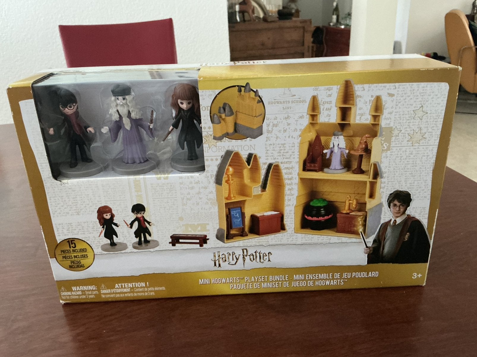 Harry Potter Hogwarts Playset en doos met toverstaf., Verzamelen, Harry Potter, Ophalen of Verzenden, Nieuw, Actiefiguurtje