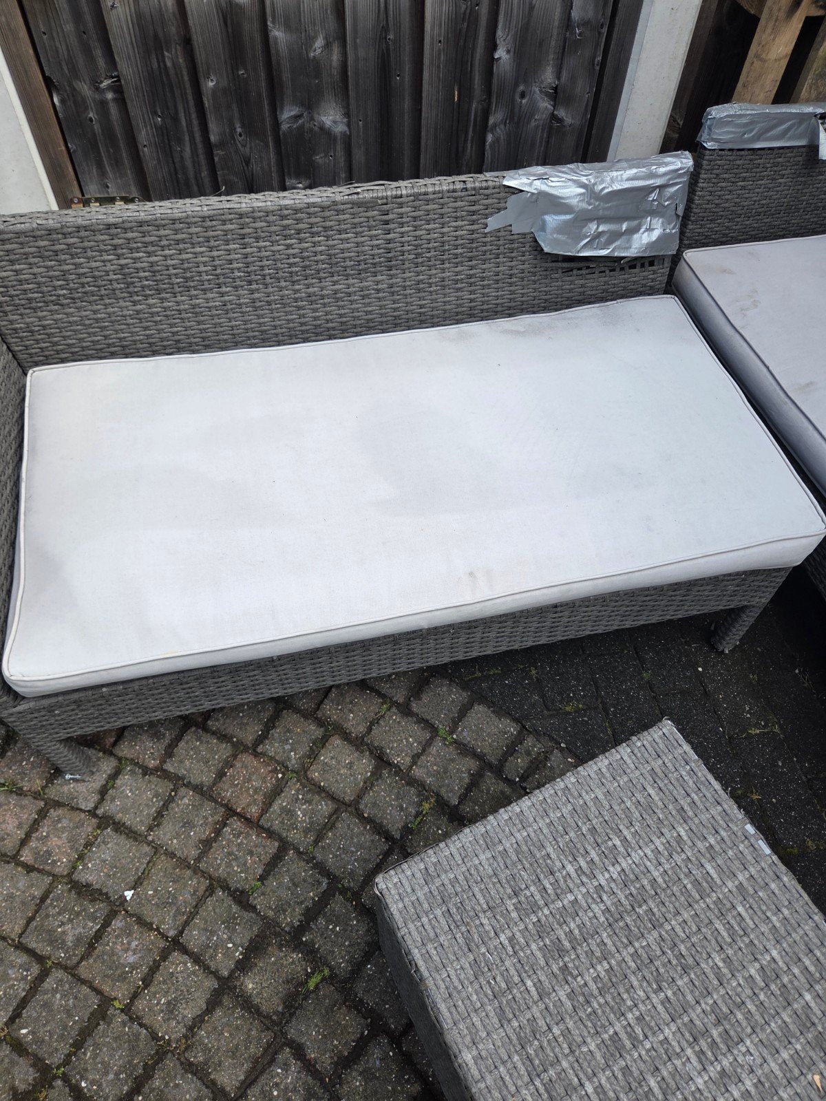 Wicker Loungeset met Bijzettafel - Grijs, Tuin en Terras, Ophalen, 4 zitplaatsen, Gebruikt, Bank