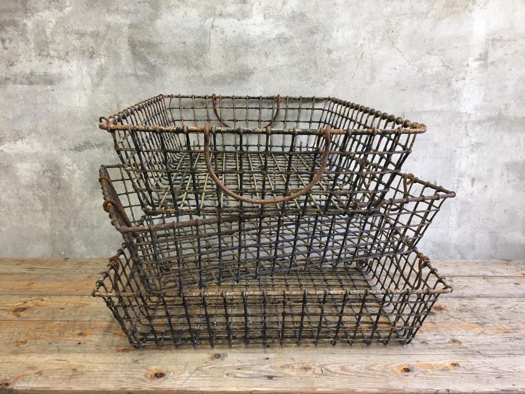 Grote metalen oestermand met handvatten / per stuk te koop, Overige materialen, Gebruikt, Mand, Ophalen of Verzenden