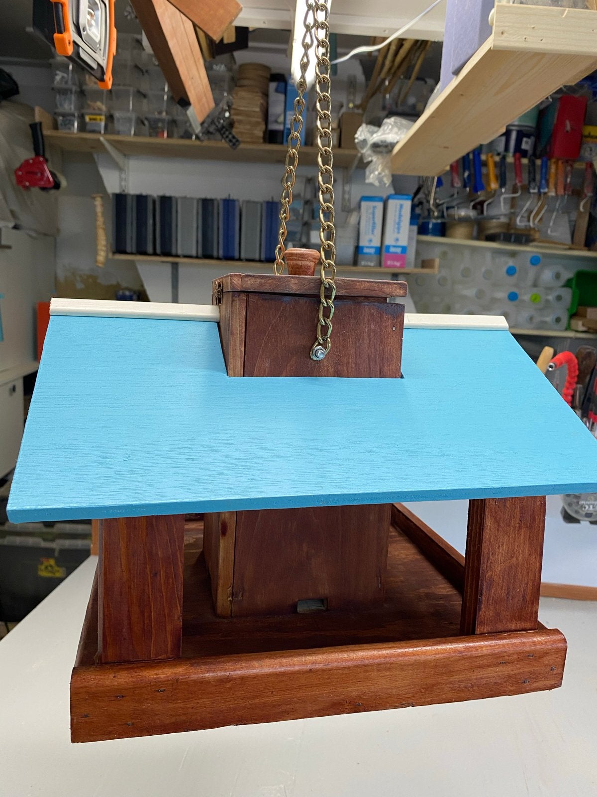 Handgemaakte vogelvoederhuisje met blauw dak, Ophalen, Nieuw
