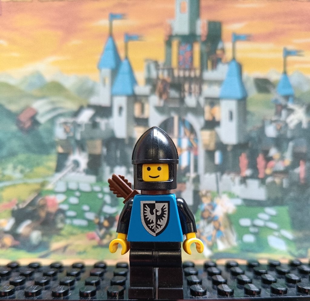 Lego Black Falcon - Black Legs, Black Chin-Guard, Shield, Kinderen en Baby's, Gebruikt, Lego, Ophalen of Verzenden, Minifiguur